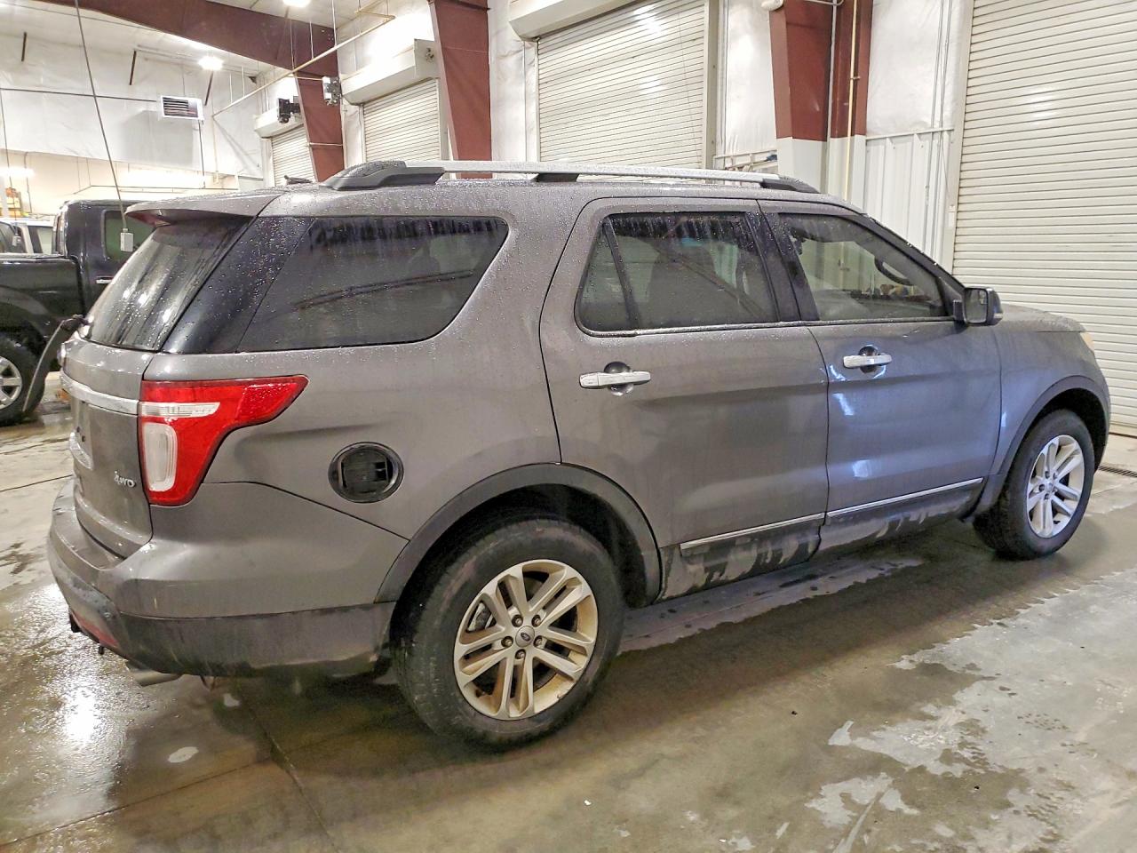 2011 FORD EXPLORER XLT photo 5