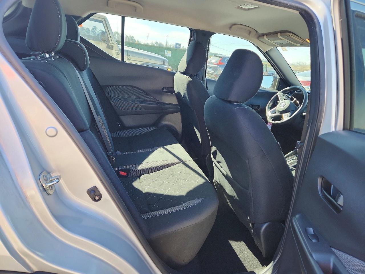 2020 NISSAN KICKS S photo 19