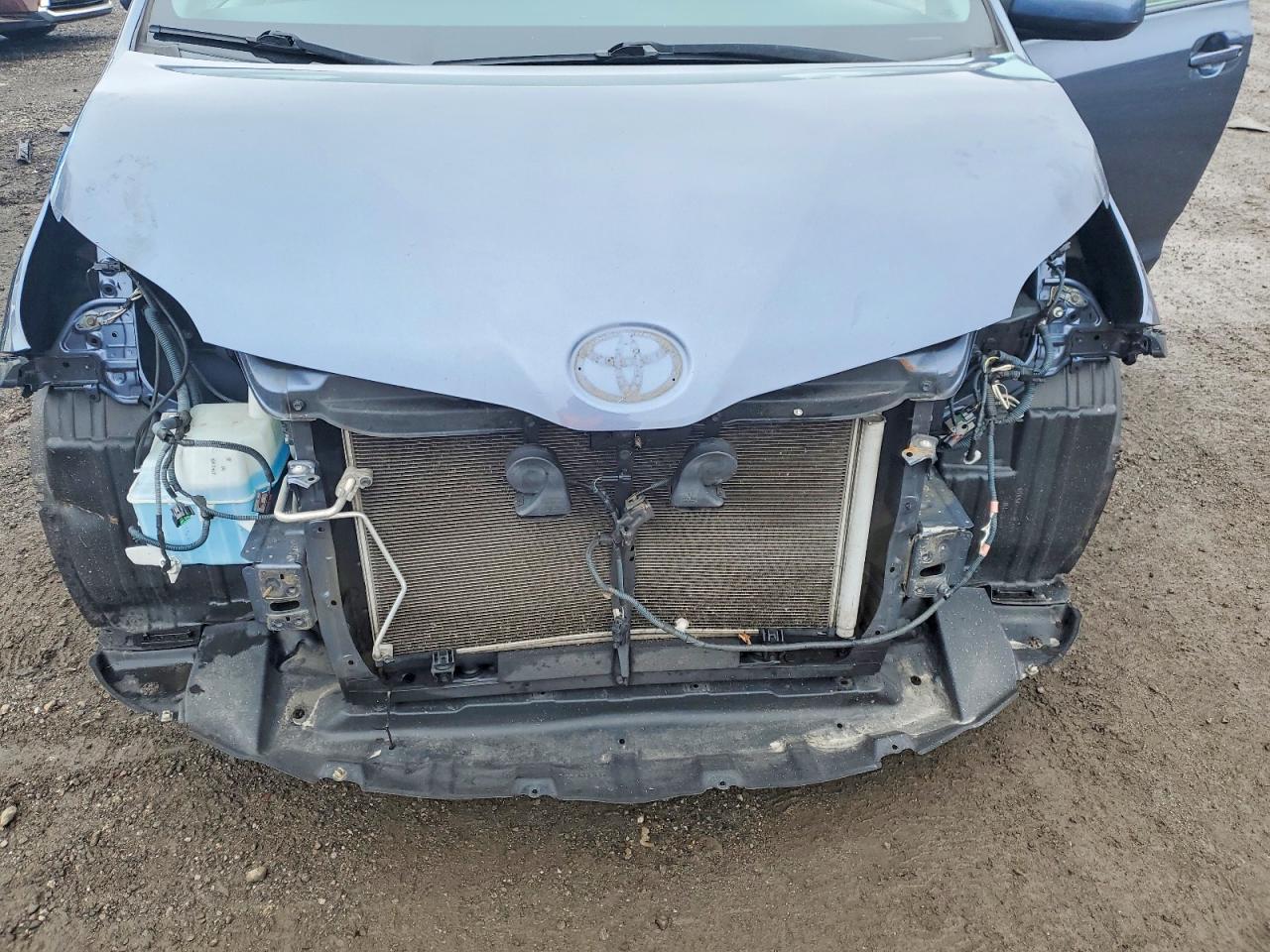 2015 TOYOTA SIENNA LE 8 PASSENGER photo 12