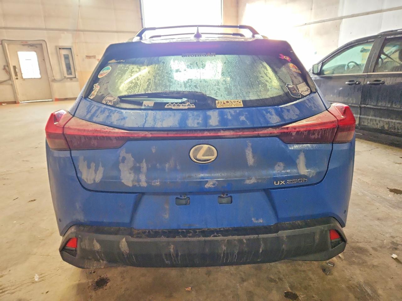 2022 LEXUS UX 250H BASE photo 6