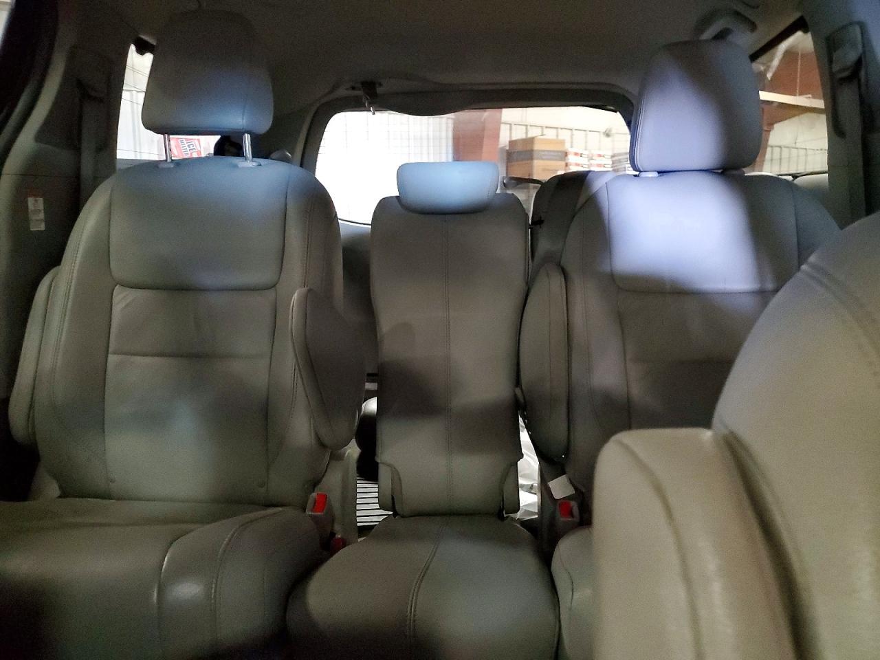 2015 TOYOTA SIENNA XLE photo 25