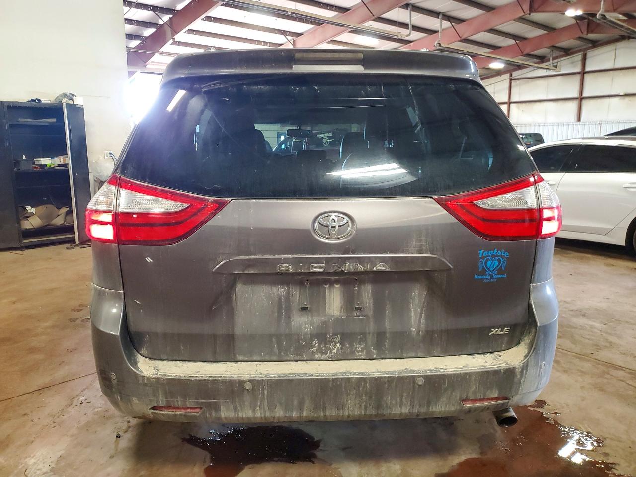 2015 TOYOTA SIENNA XLE photo 13