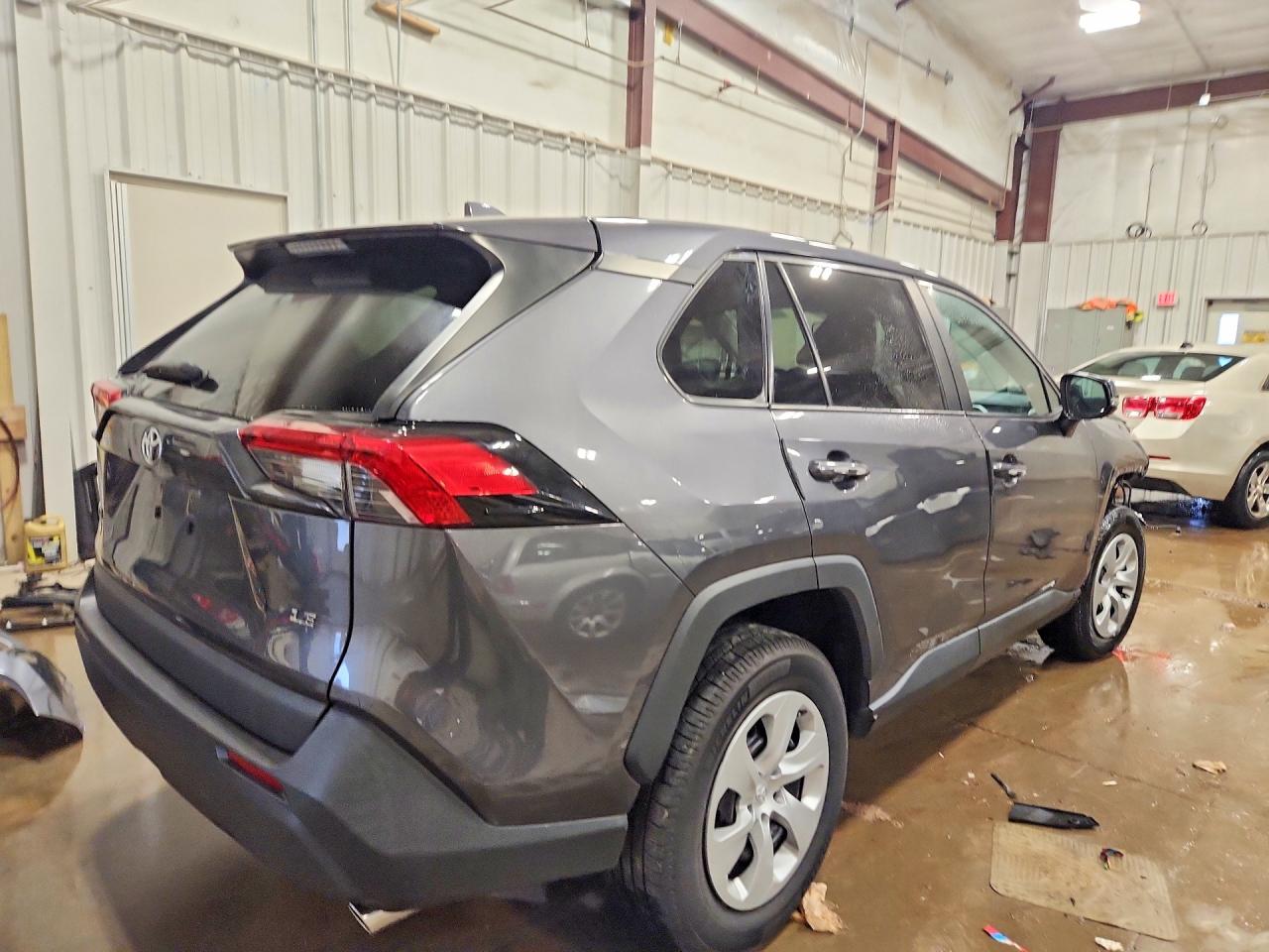 2022 TOYOTA RAV4 LE photo 3