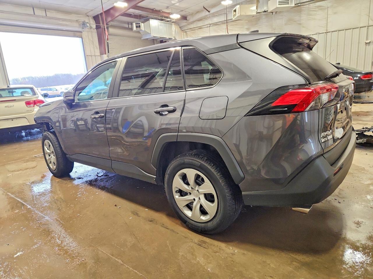2022 TOYOTA RAV4 LE photo 2
