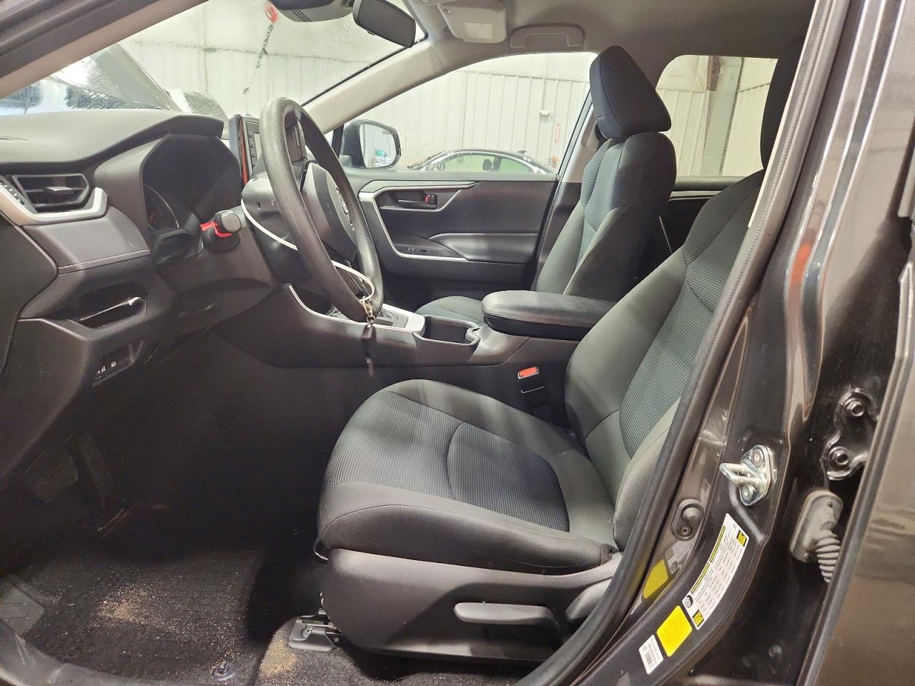 2022 TOYOTA RAV4 LE photo 7