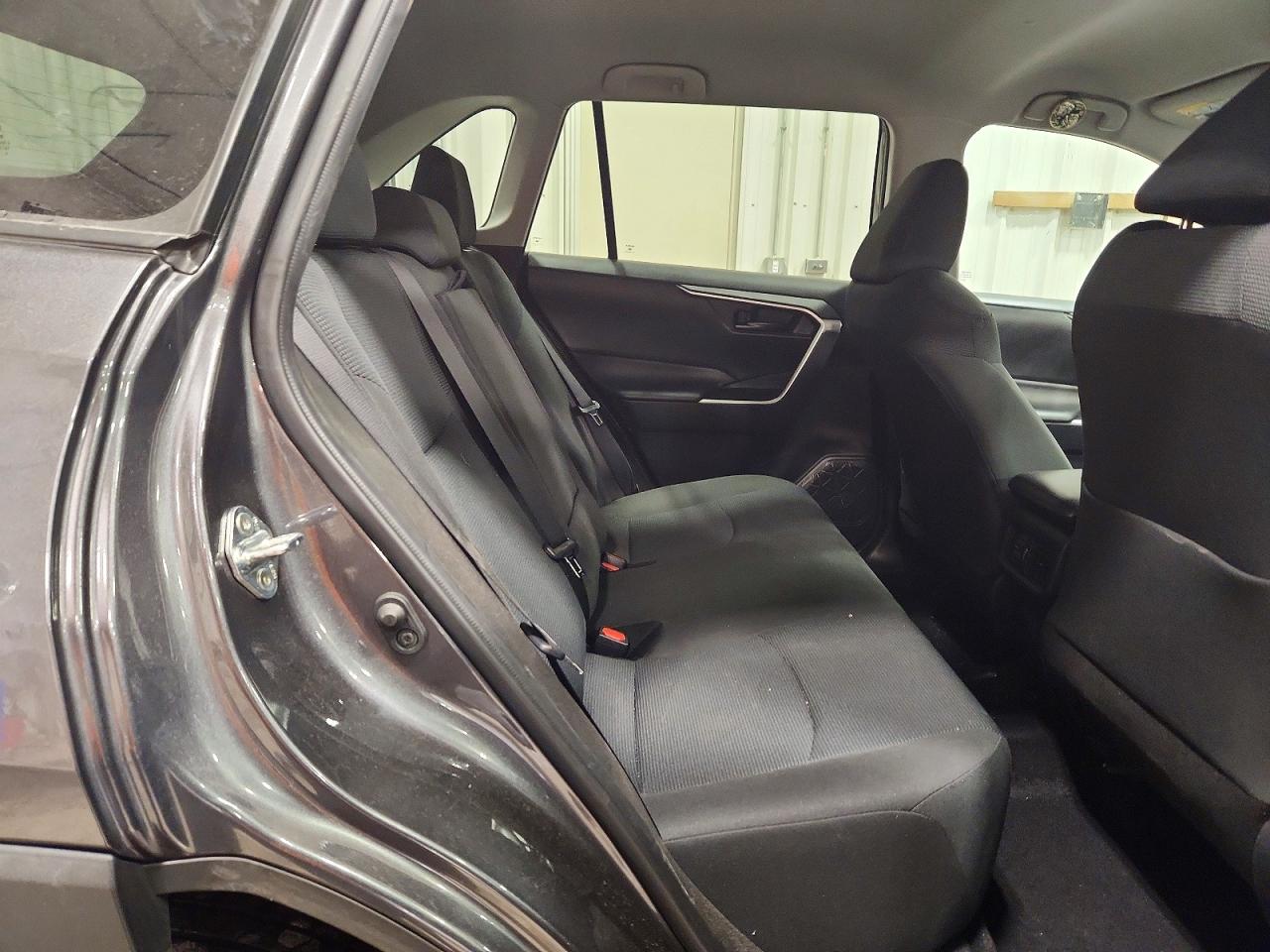 2022 TOYOTA RAV4 LE photo 10