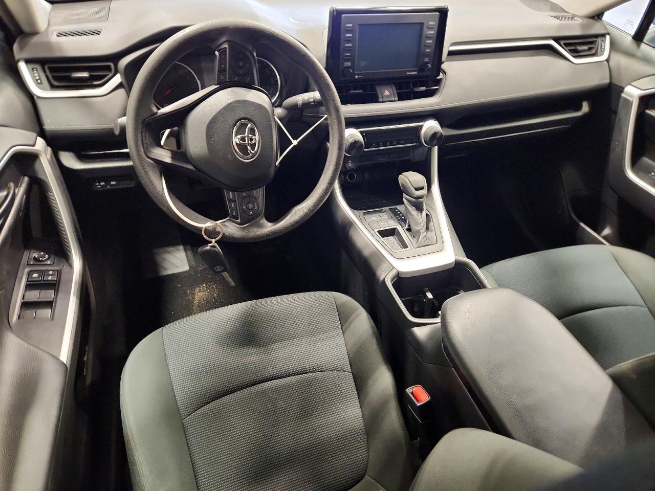 2022 TOYOTA RAV4 LE photo 8