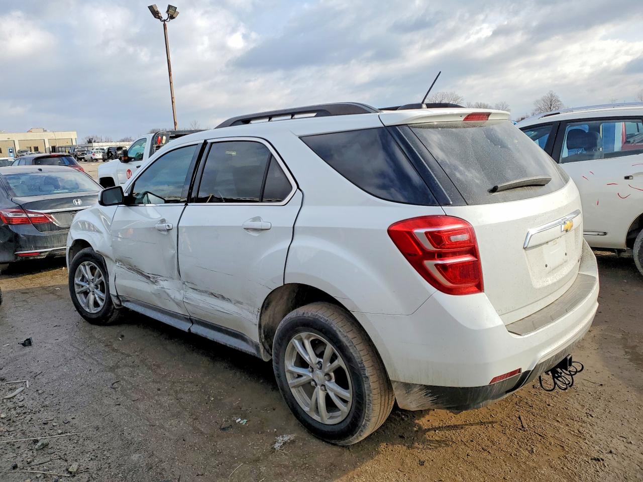 2016 CHEVROLET EQUINOX LT photo 2