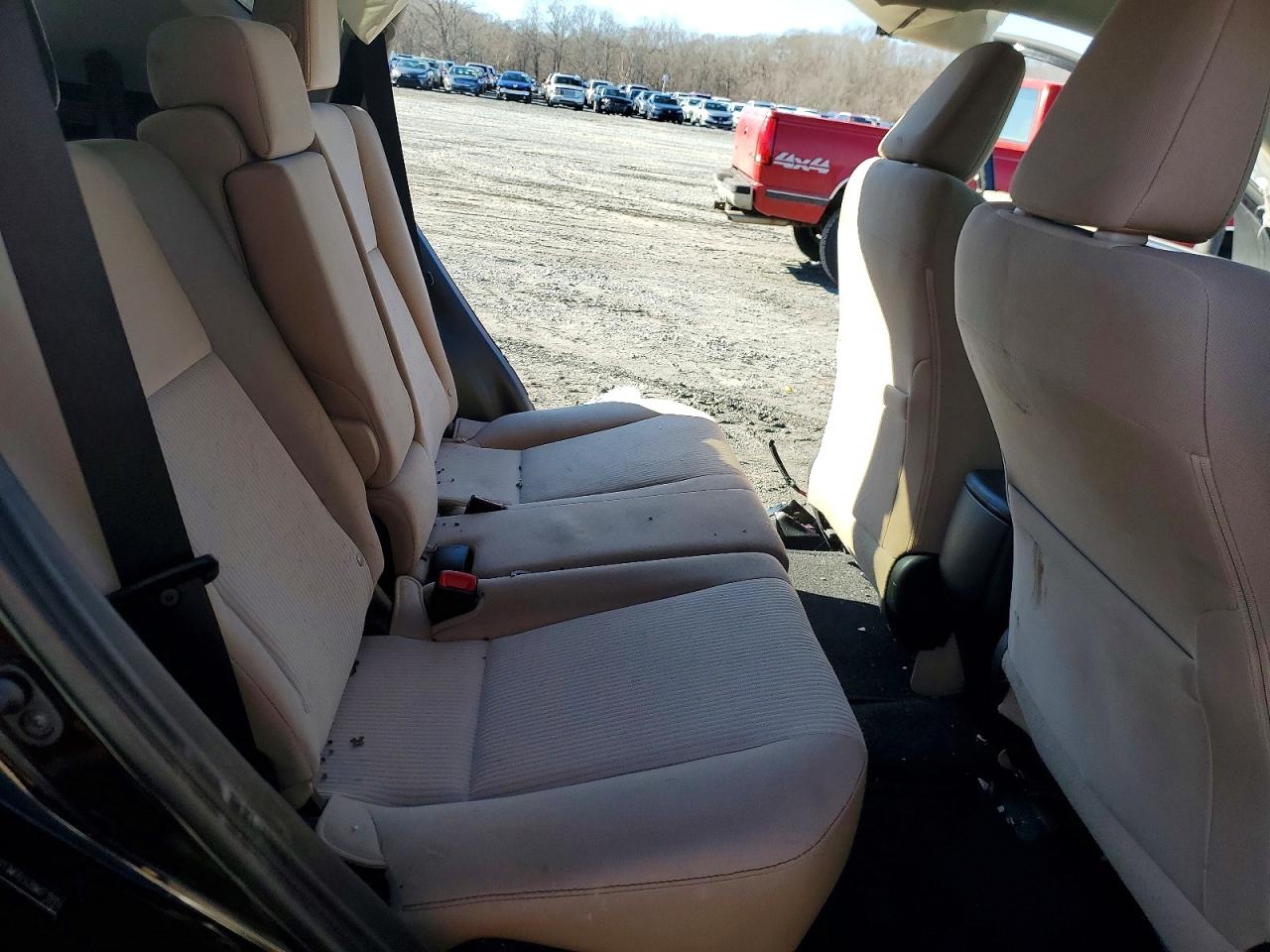 2013 TOYOTA RAV4 XLE photo 11