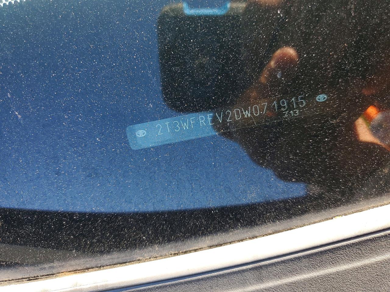2013 TOYOTA RAV4 XLE photo 13
