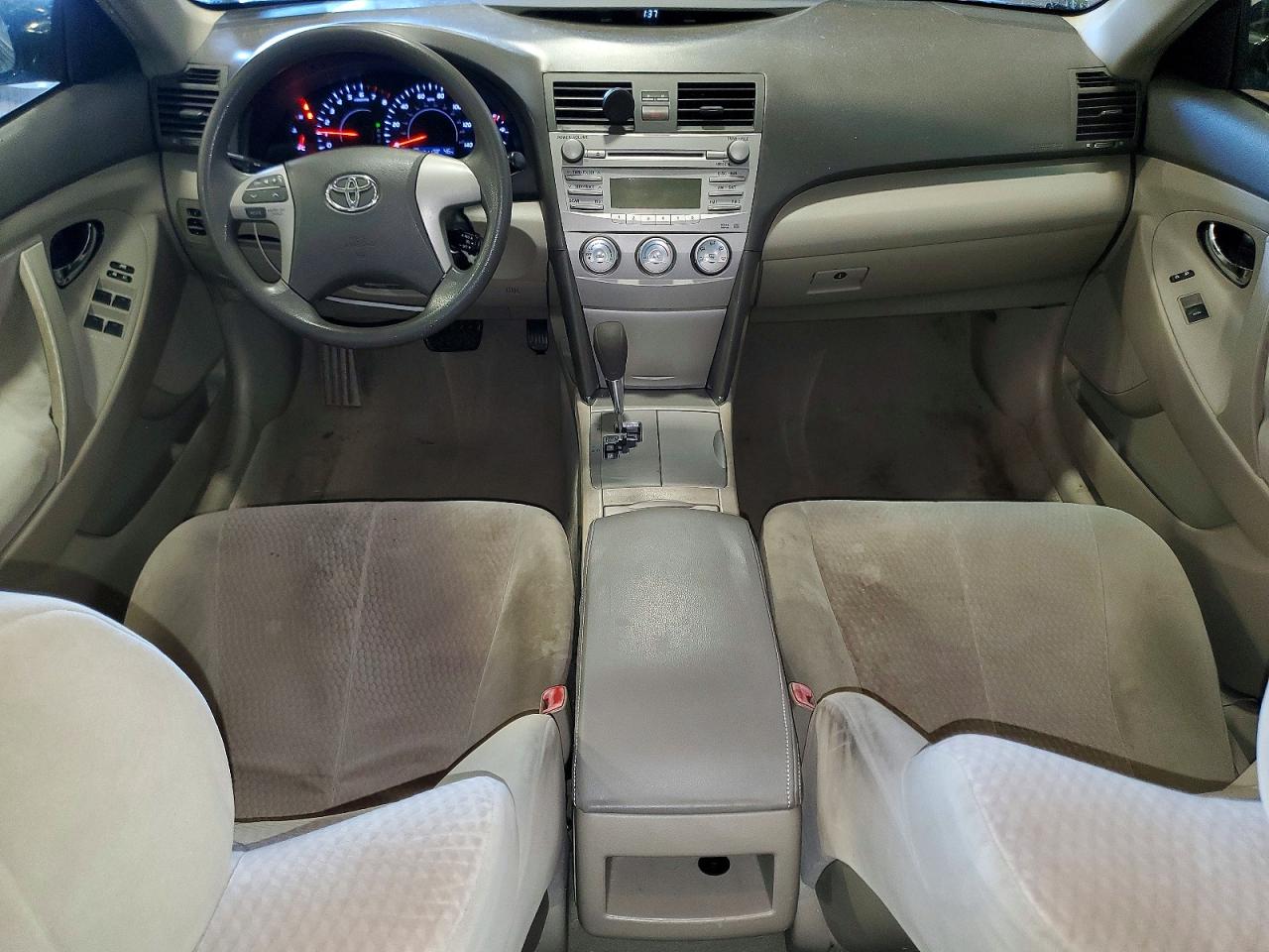 2011 TOYOTA CAMRY LE photo 8