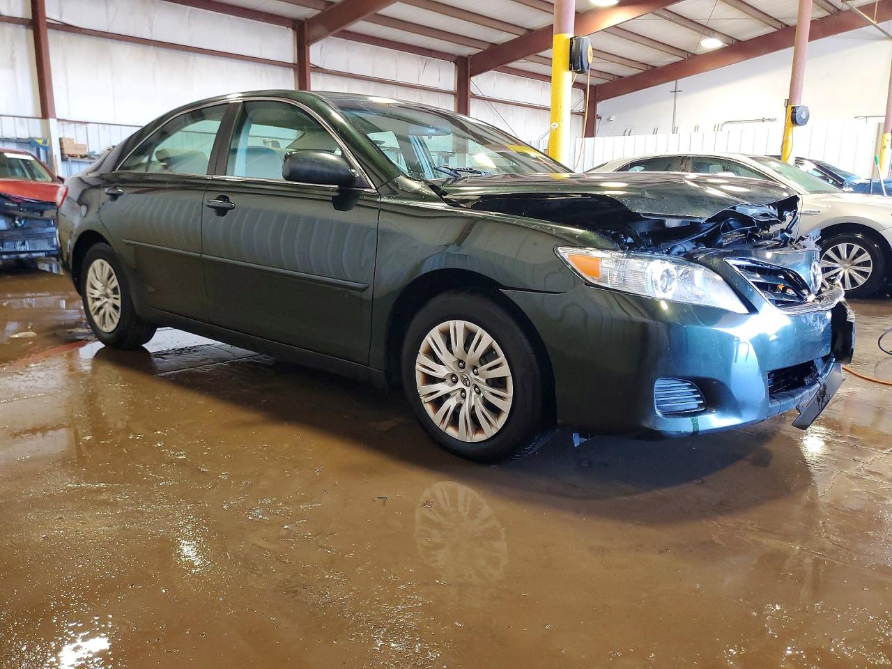 2011 TOYOTA CAMRY LE photo 4