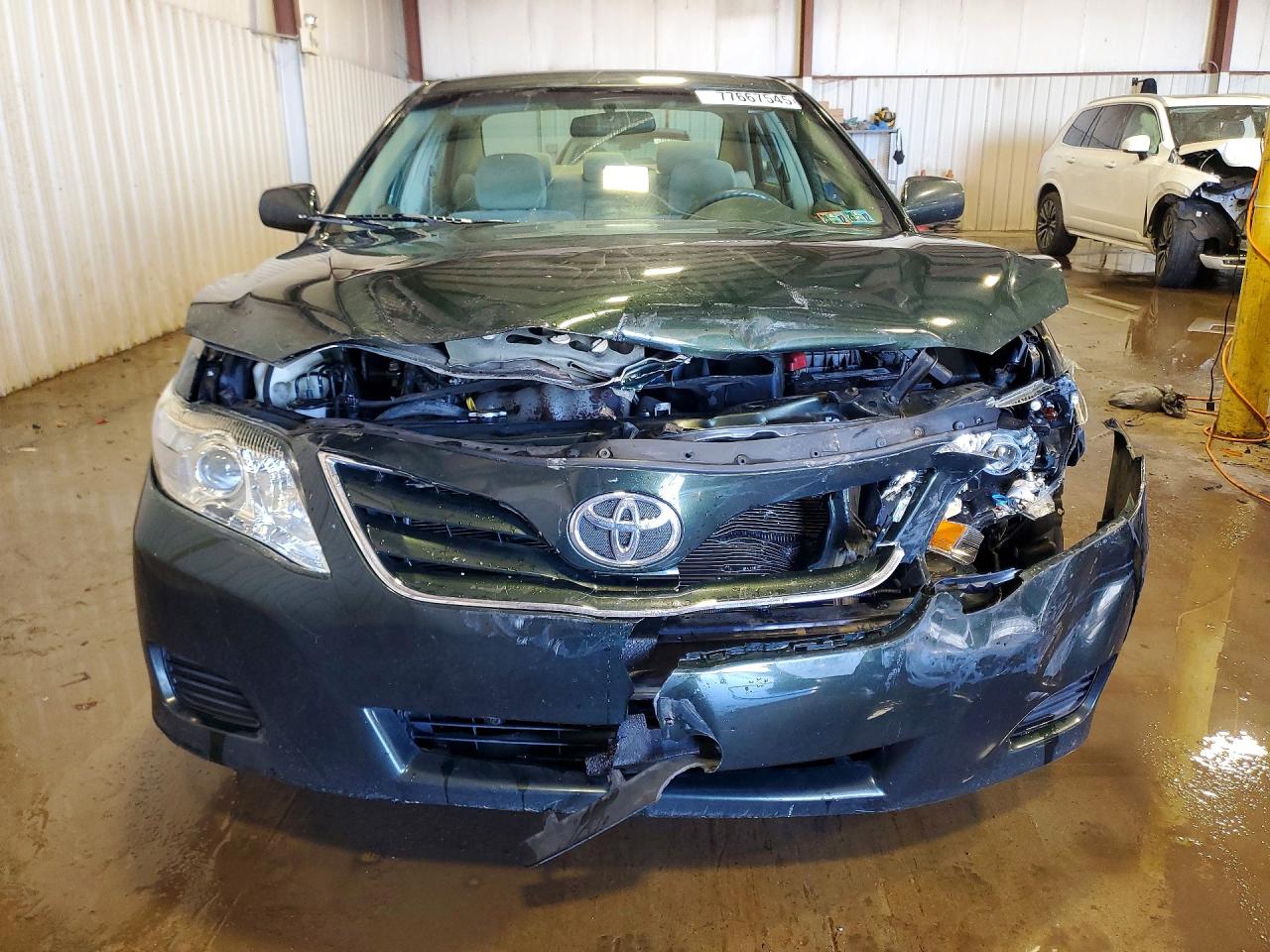 2011 TOYOTA CAMRY LE photo 5