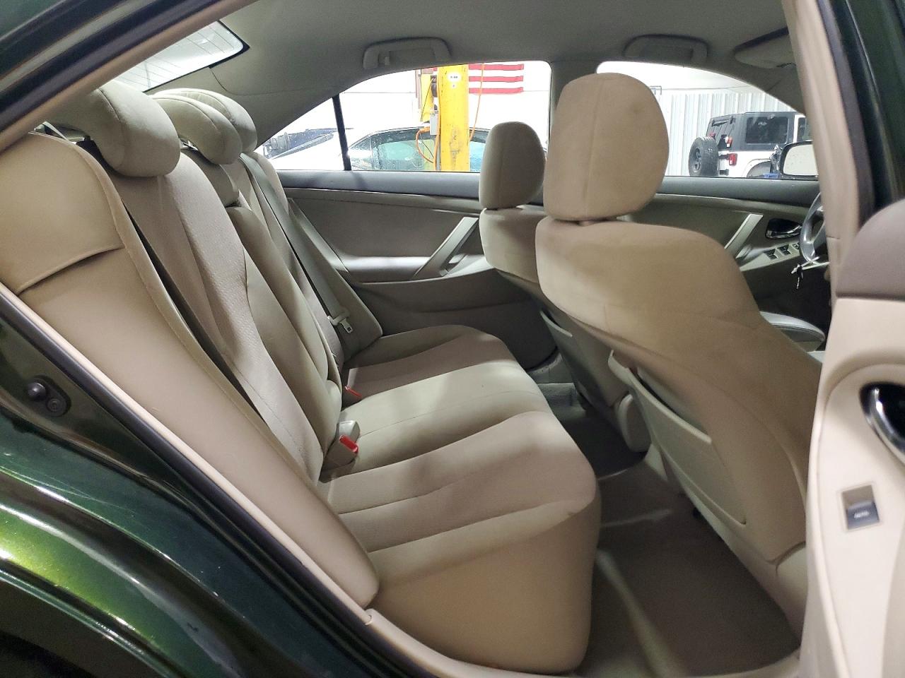 2011 TOYOTA CAMRY LE photo 10