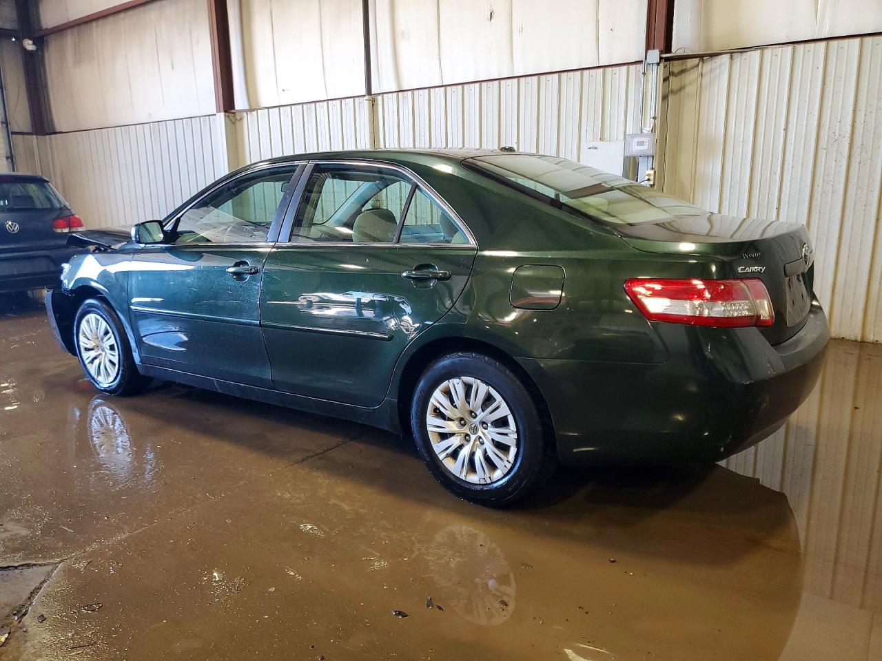 2011 TOYOTA CAMRY LE photo 2