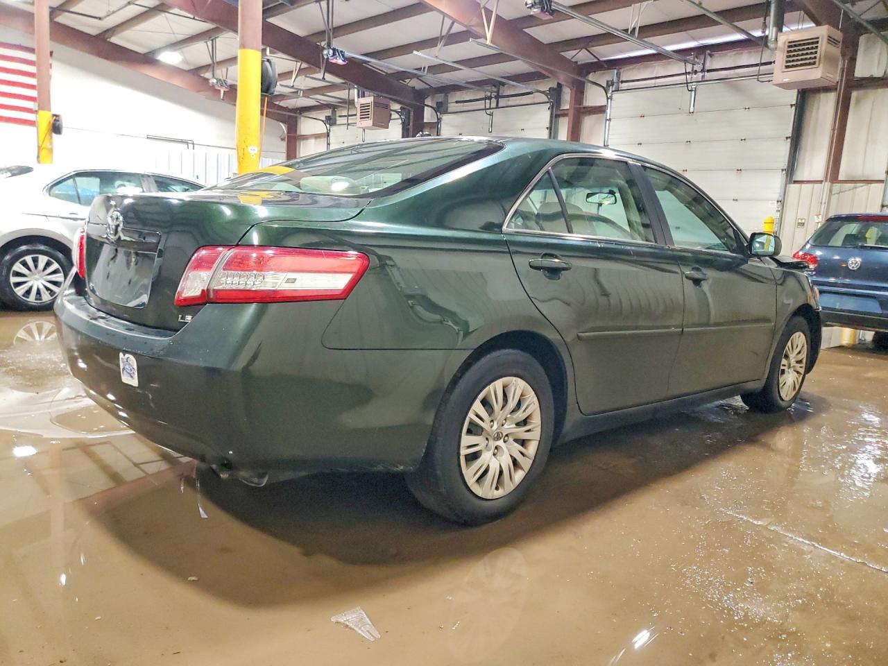 2011 TOYOTA CAMRY LE photo 3