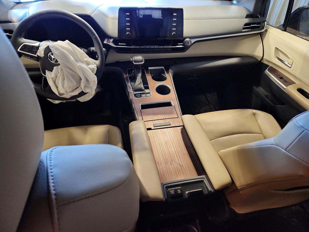 2022 TOYOTA SIENNA XLE photo 22