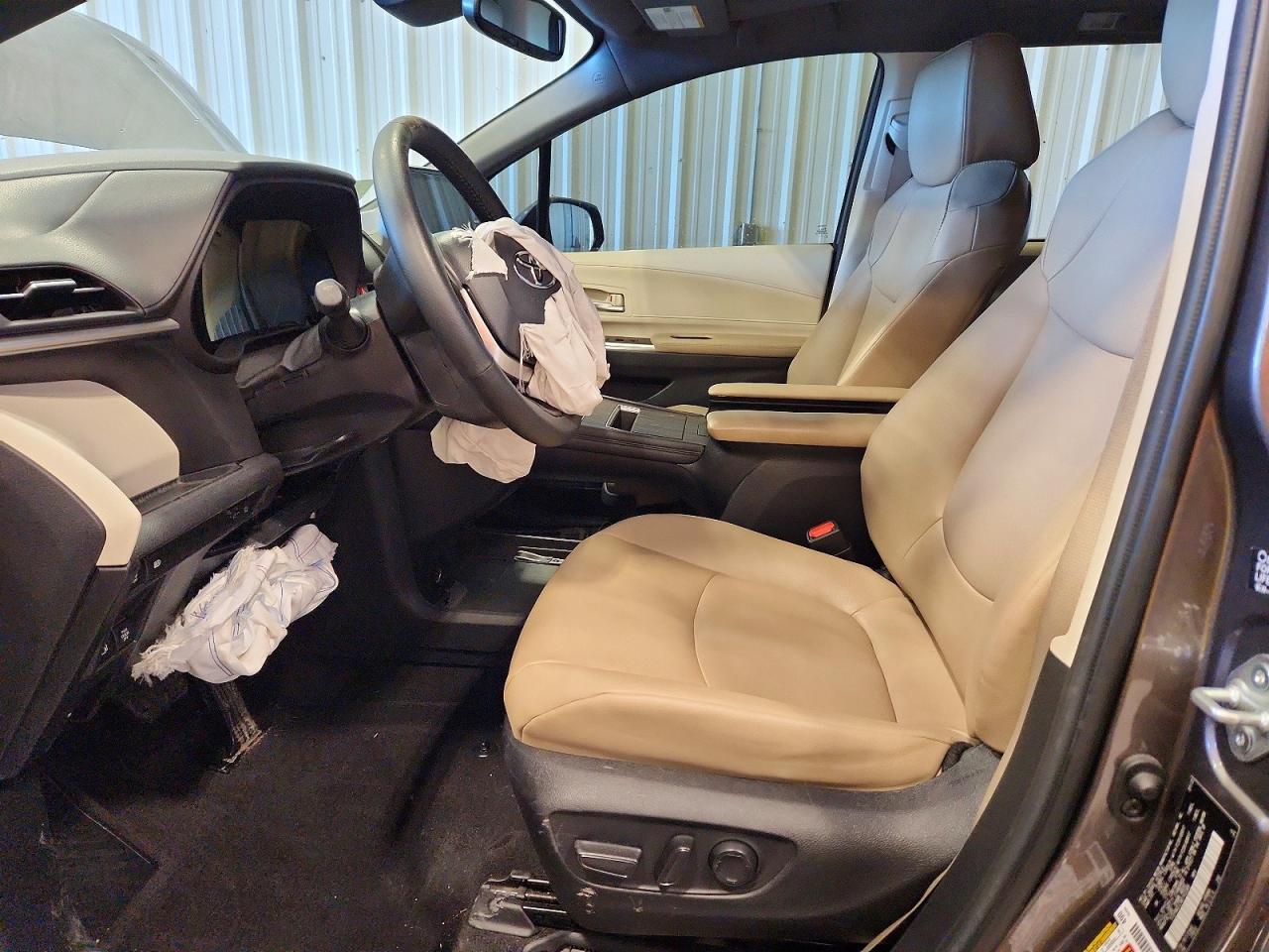2022 TOYOTA SIENNA XLE photo 19