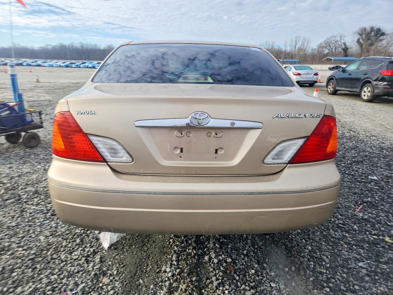 2002 TOYOTA AVALON XL photo 11