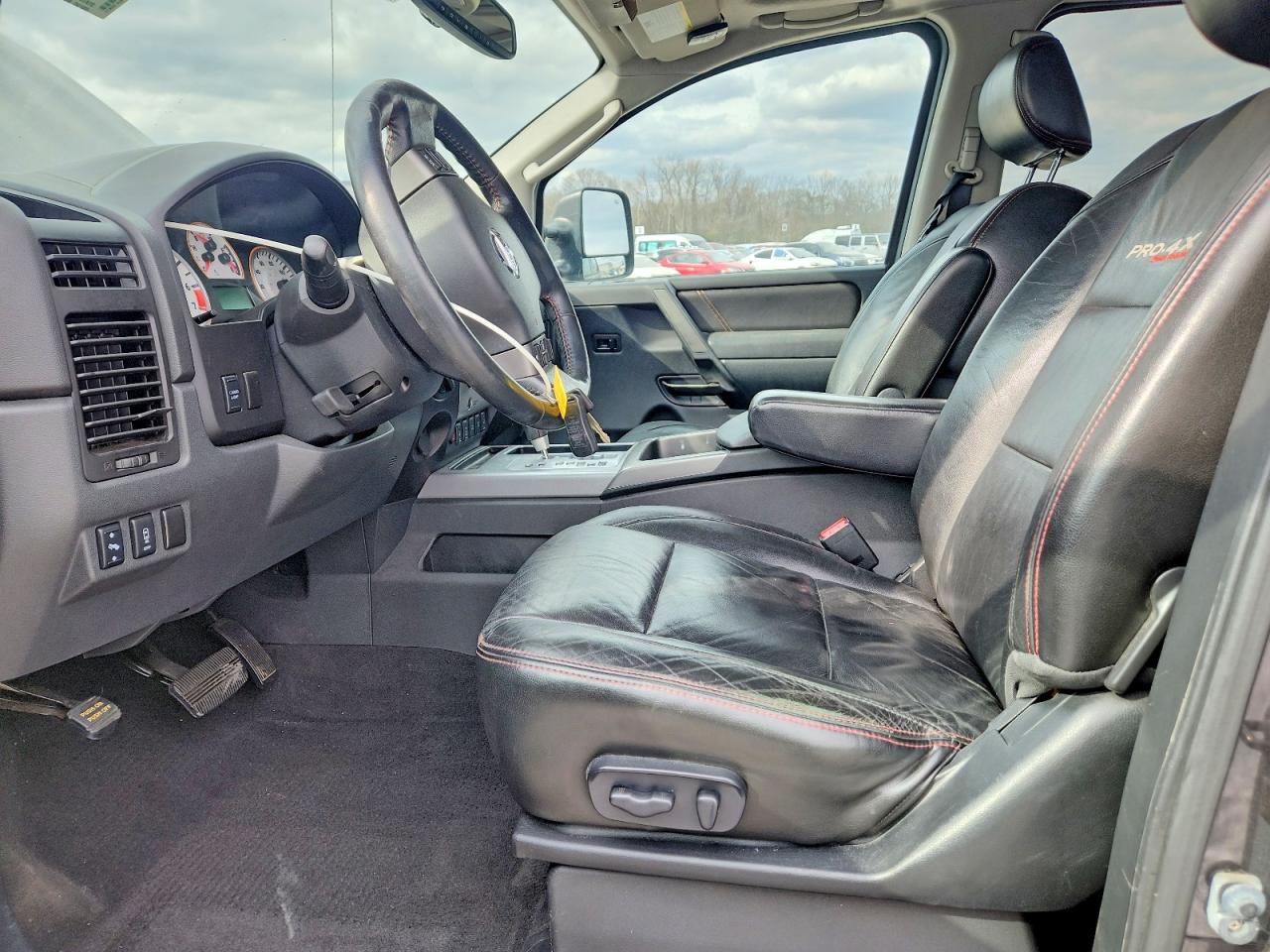 2011 NISSAN TITAN SV photo 13