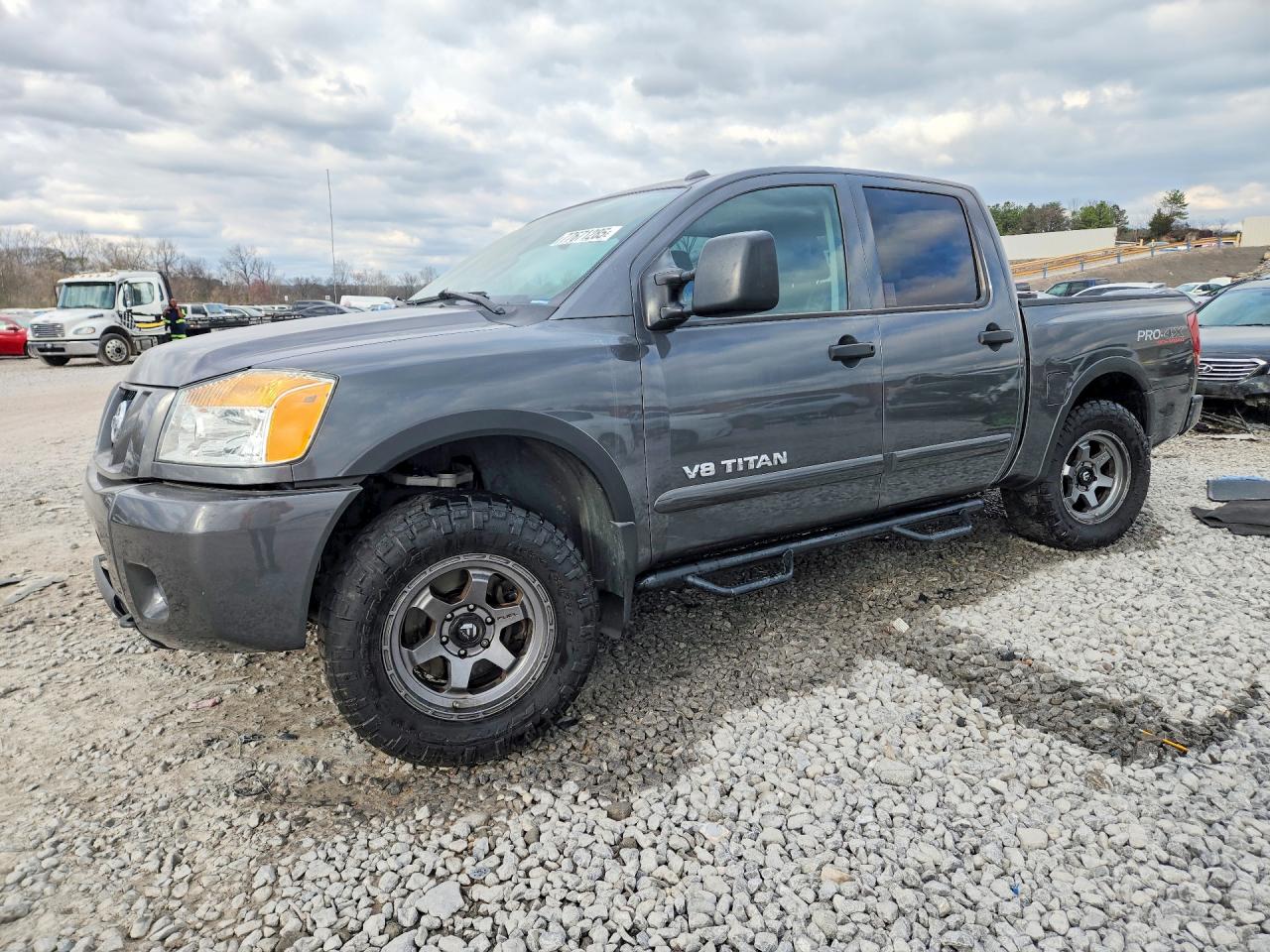 2011 NISSAN TITAN