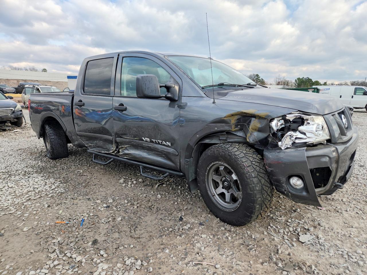 2011 NISSAN TITAN SV photo 7