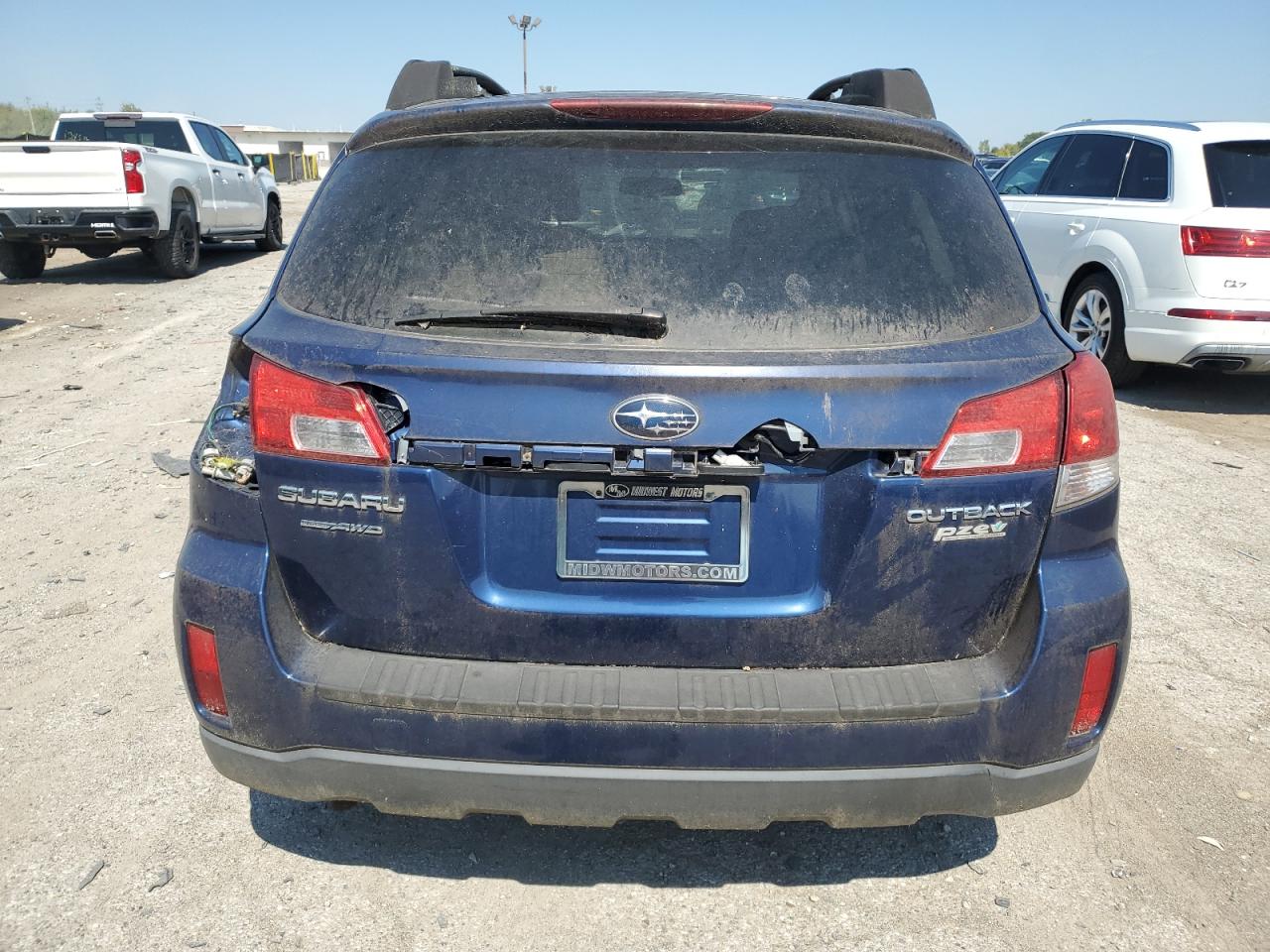 2011 SUBARU OUTBACK photo 11