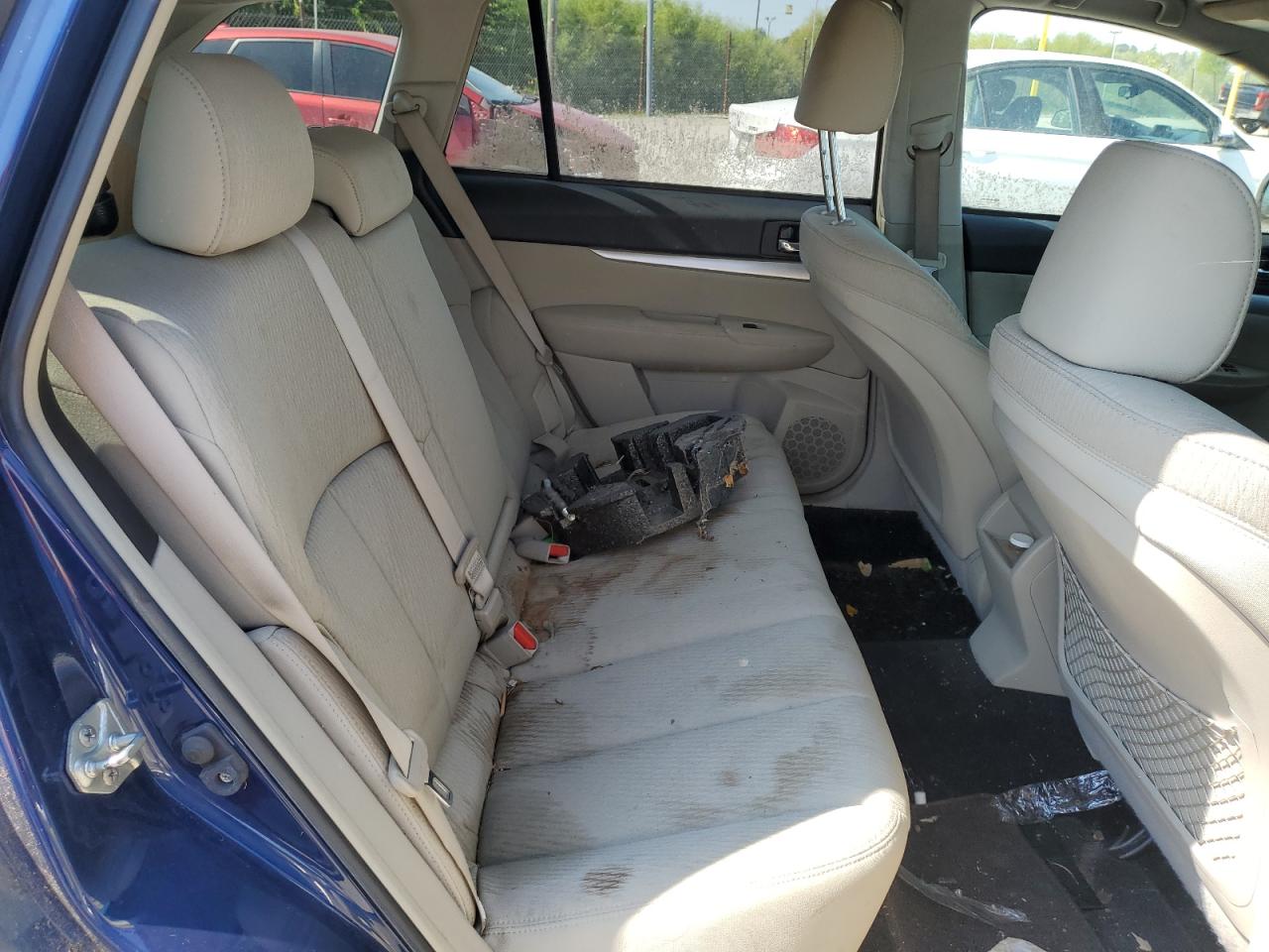 2011 SUBARU OUTBACK photo 19