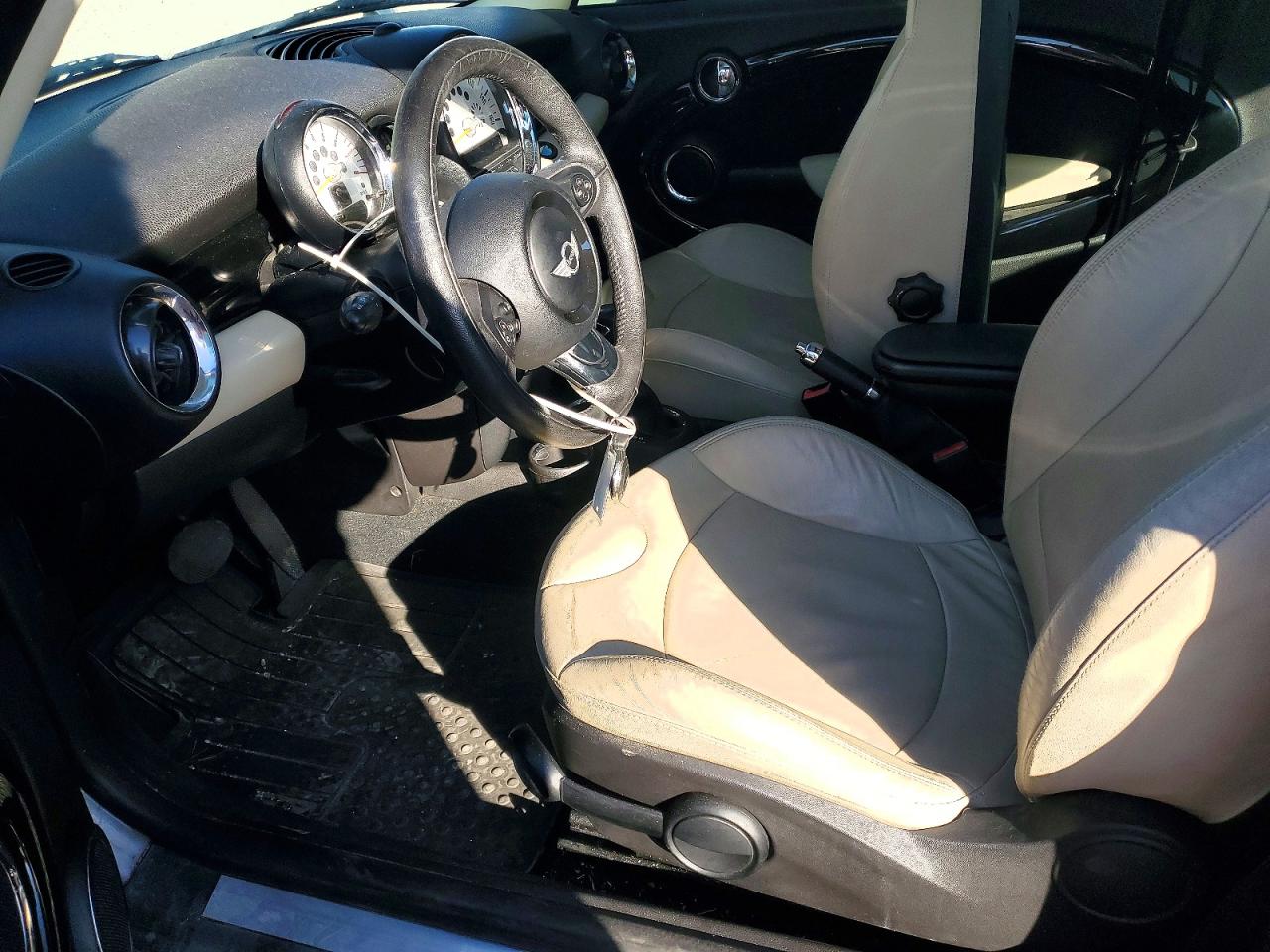 2012 MINI COOPER photo 7