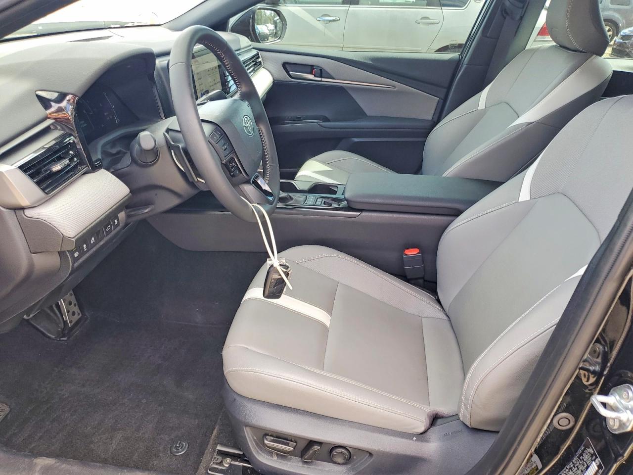 2025 TOYOTA CAMRY SE photo 7