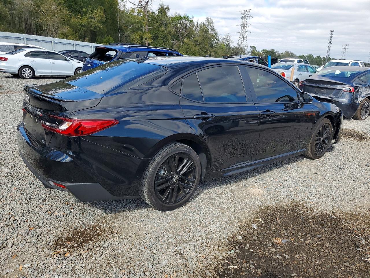 2025 TOYOTA CAMRY SE photo 3