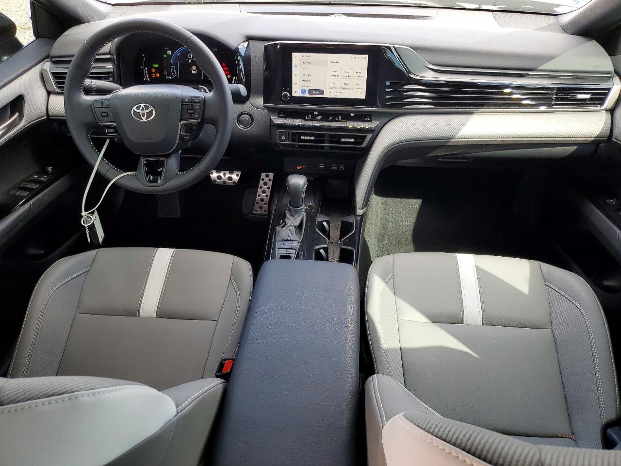 2025 TOYOTA CAMRY SE photo 8