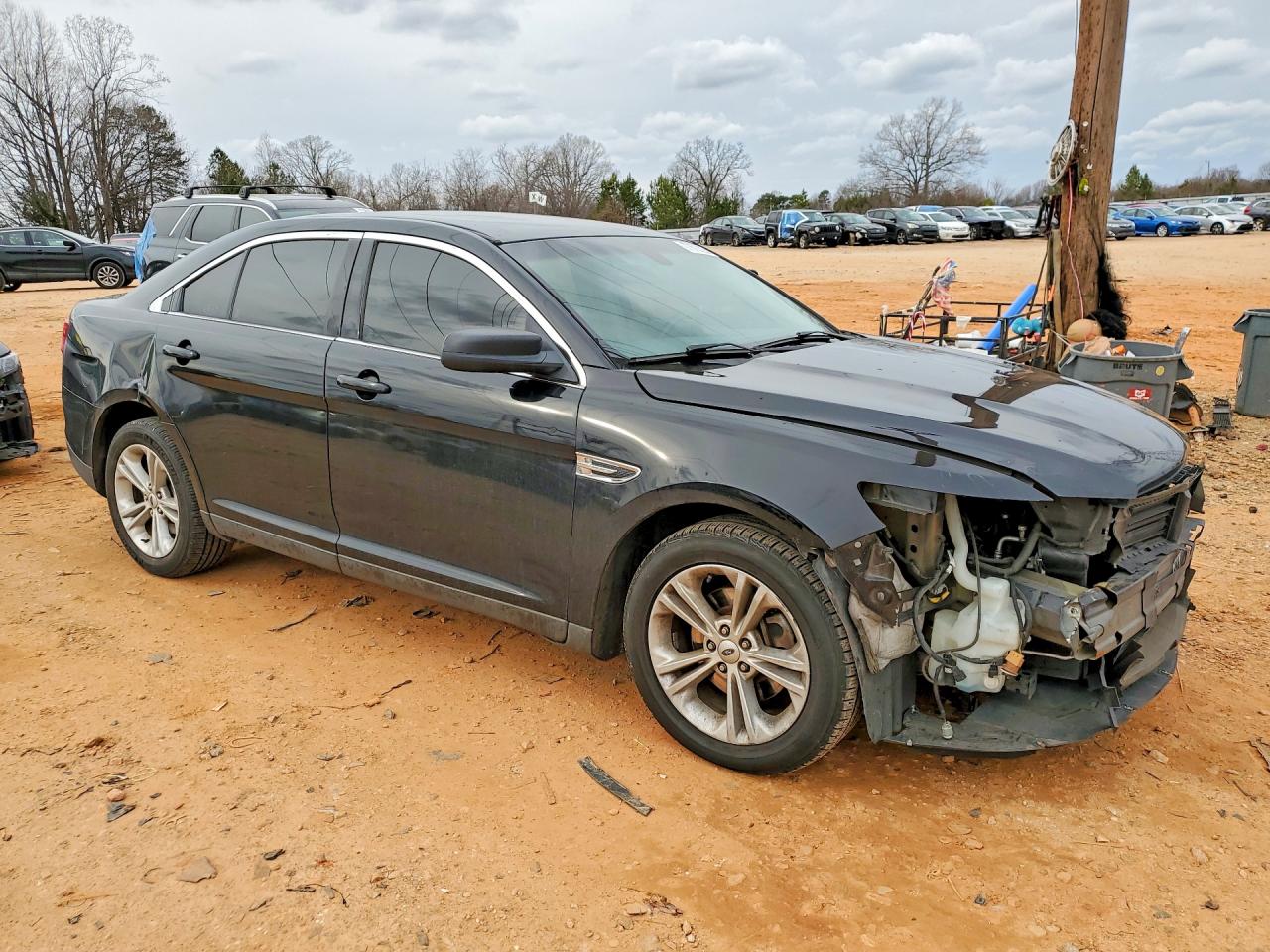 2016 FORD TAURUS SE photo 4