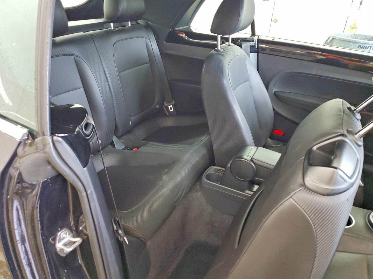 2018 VOLKSWAGEN BEETLE S photo 28