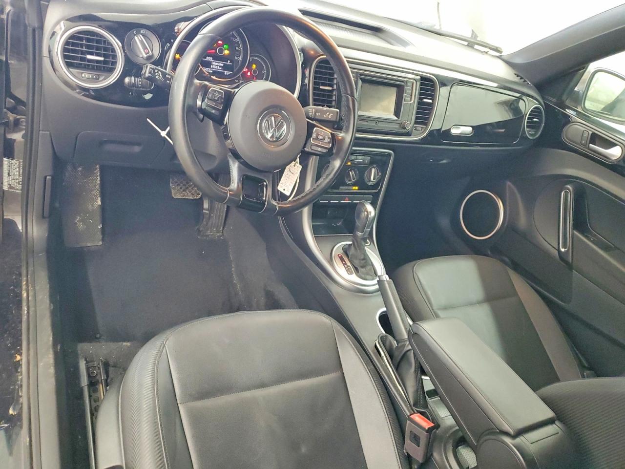 2018 VOLKSWAGEN BEETLE S photo 22