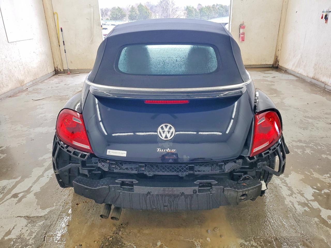 2018 VOLKSWAGEN BEETLE S photo 16