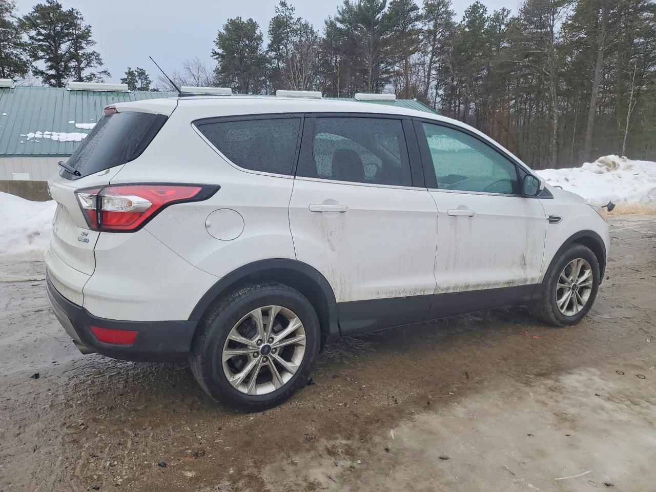 2017 FORD ESCAPE SE photo 3