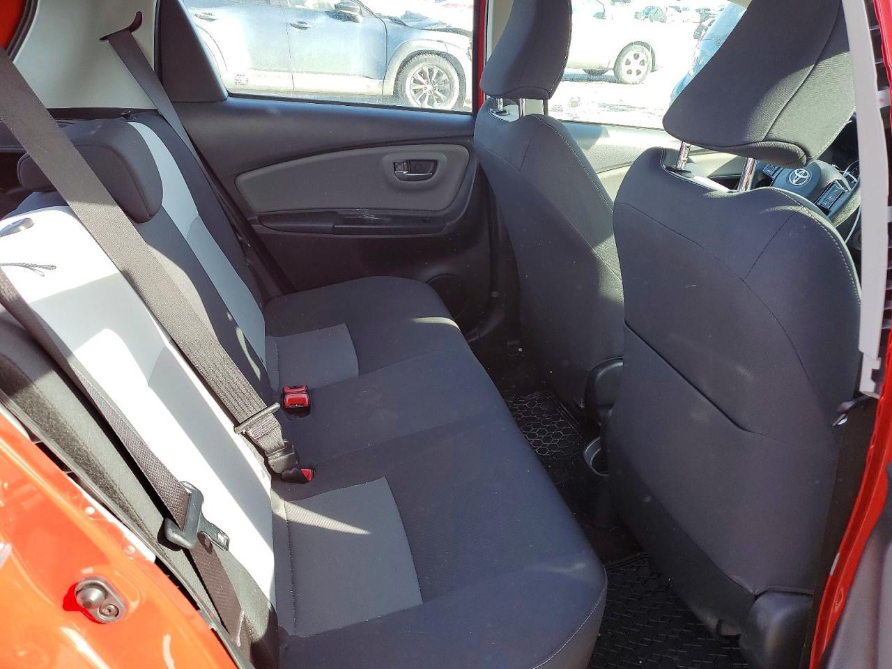 2018 TOYOTA YARIS photo 10