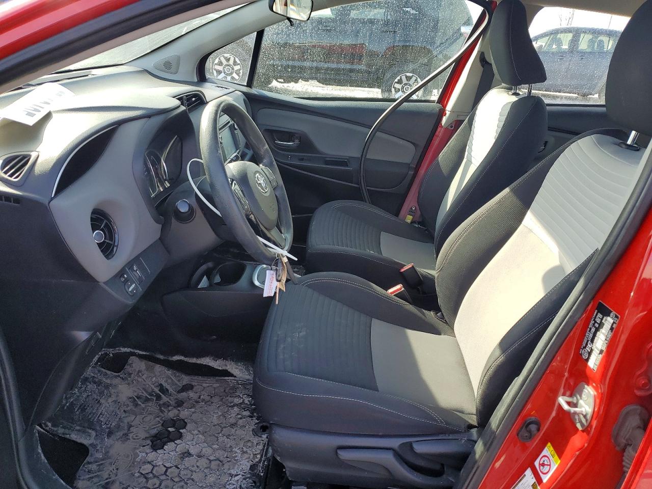 2018 TOYOTA YARIS photo 7