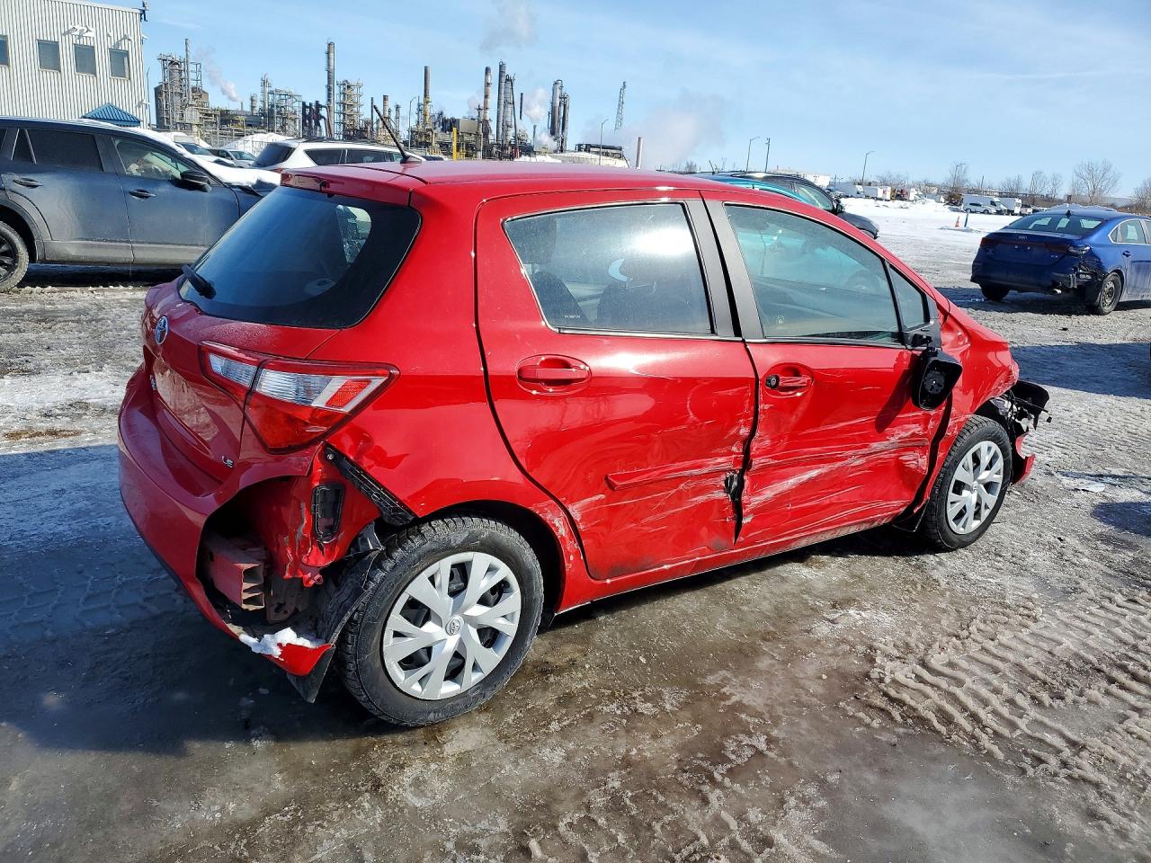 2018 TOYOTA YARIS photo 3