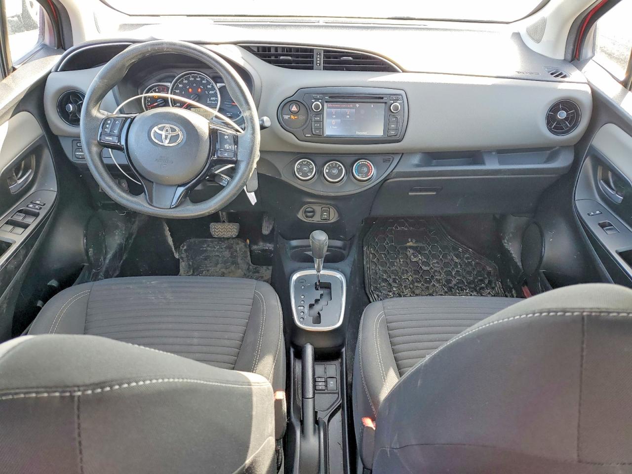 2018 TOYOTA YARIS photo 8