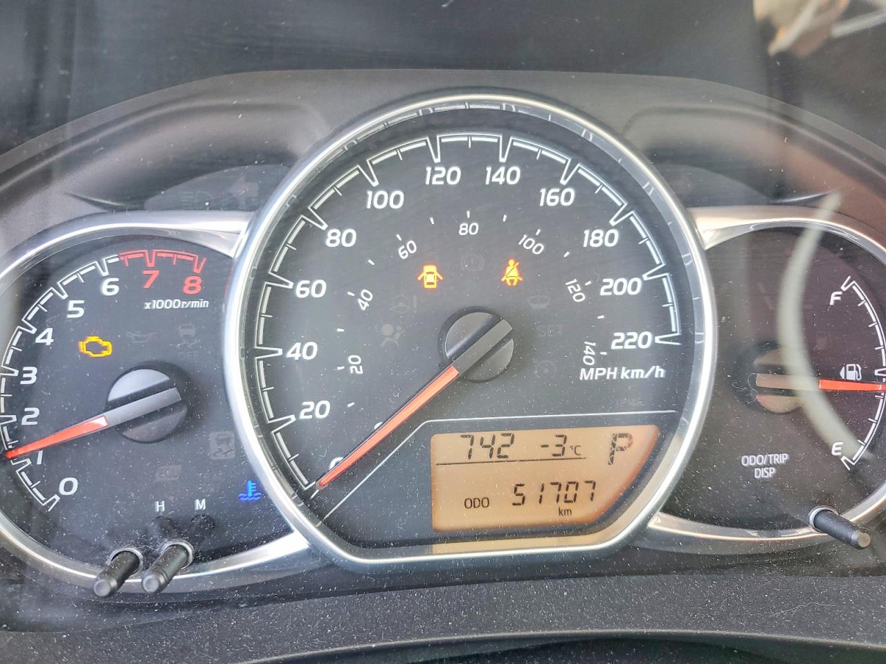 2018 TOYOTA YARIS photo 9