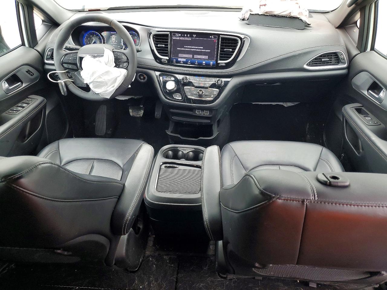 2024 CHRYSLER PACIFICA TOURING L photo 8