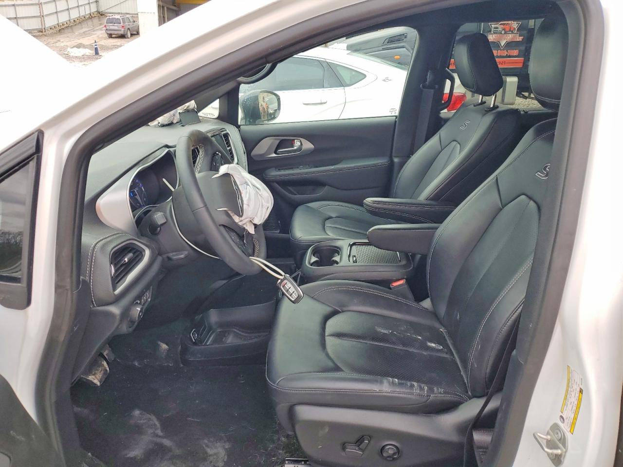 2024 CHRYSLER PACIFICA TOURING L photo 7