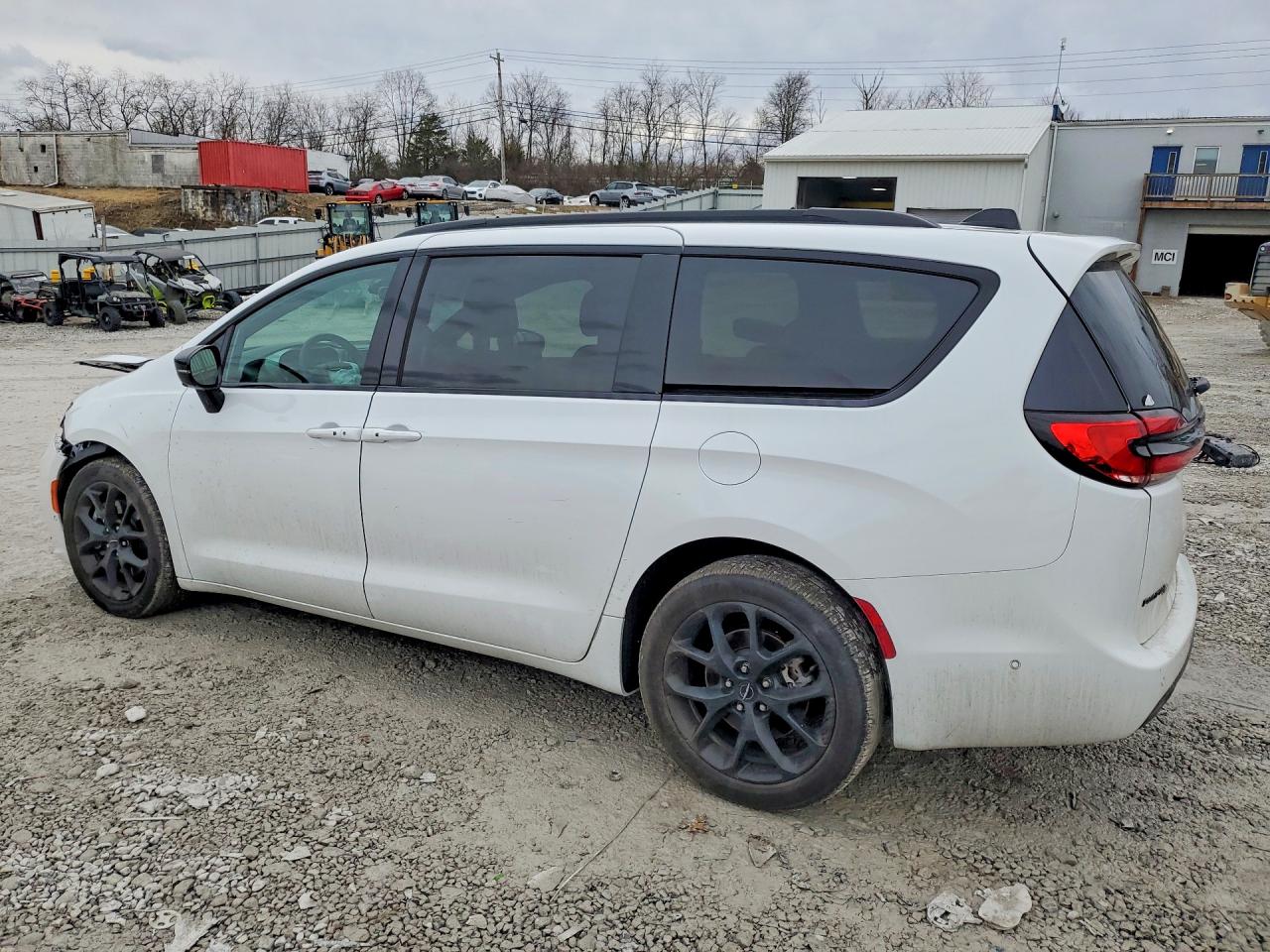 2024 CHRYSLER PACIFICA TOURING L photo 2