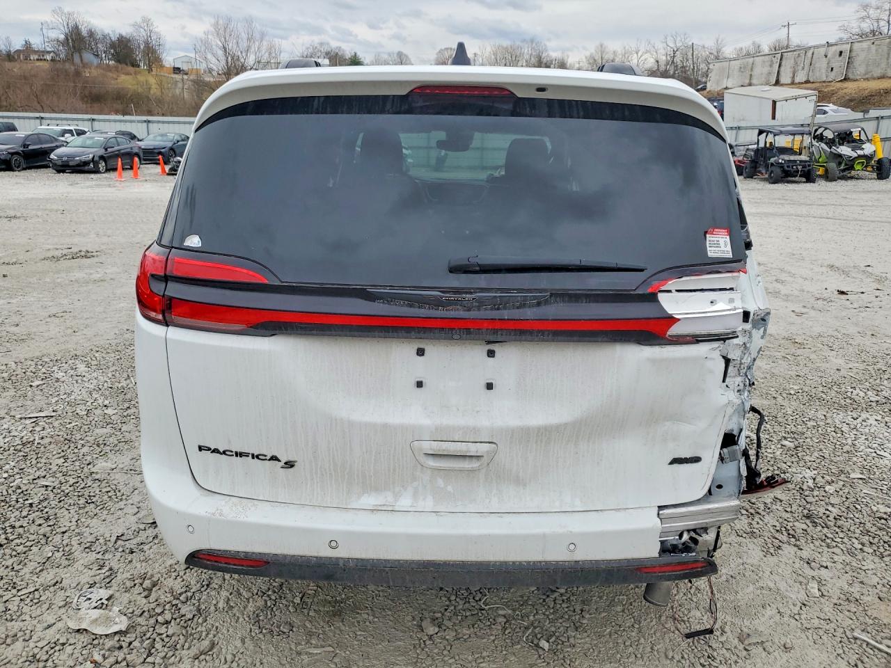 2024 CHRYSLER PACIFICA TOURING L photo 6