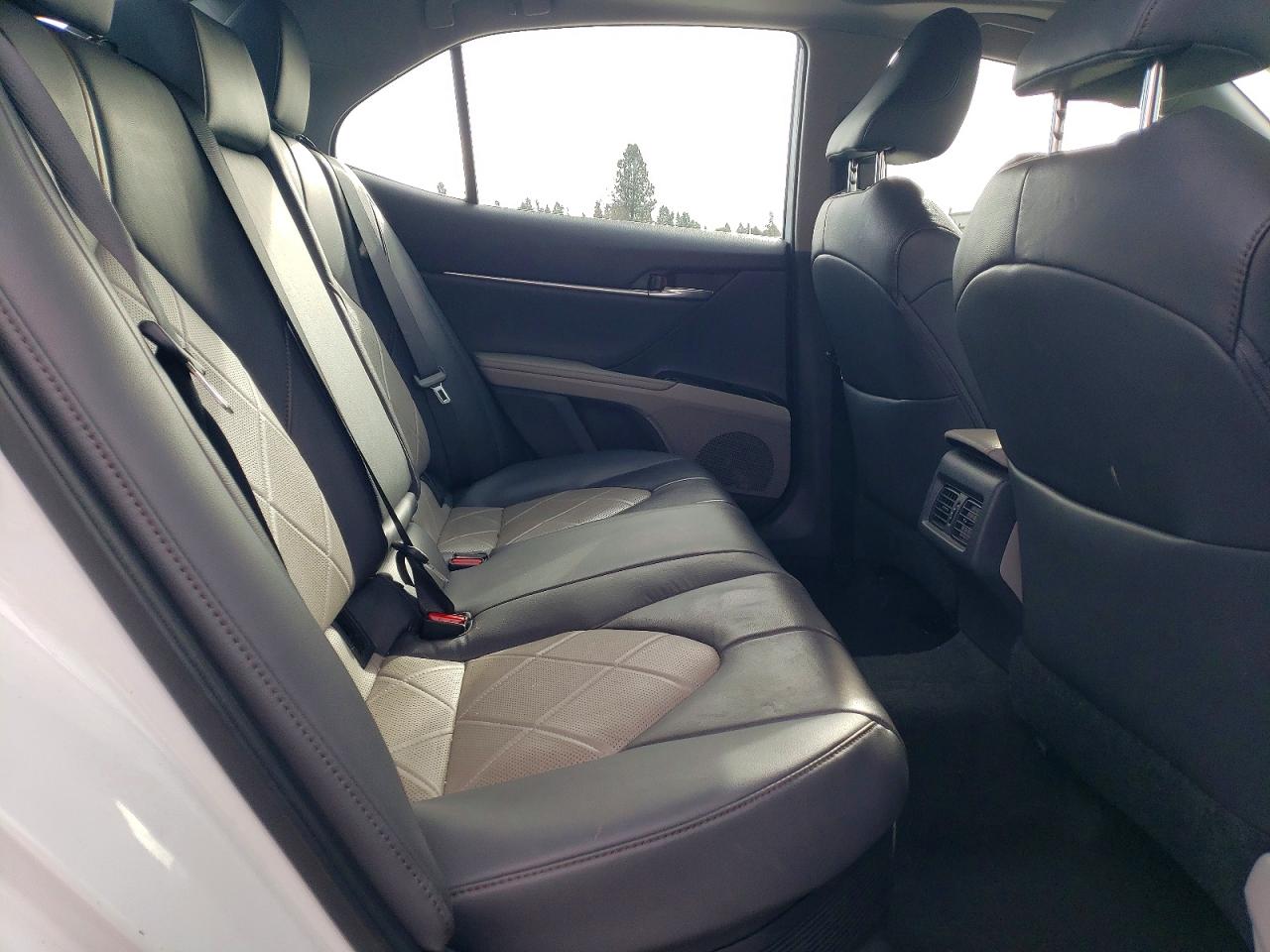 2019 TOYOTA CAMRY HYBRID photo 19
