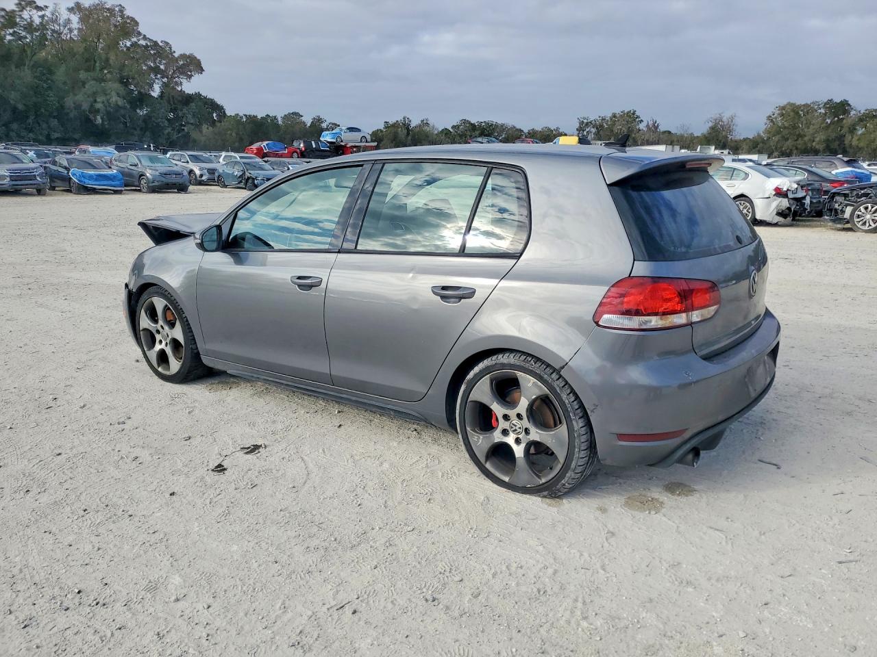 2013 VOLKSWAGEN GTI photo 3