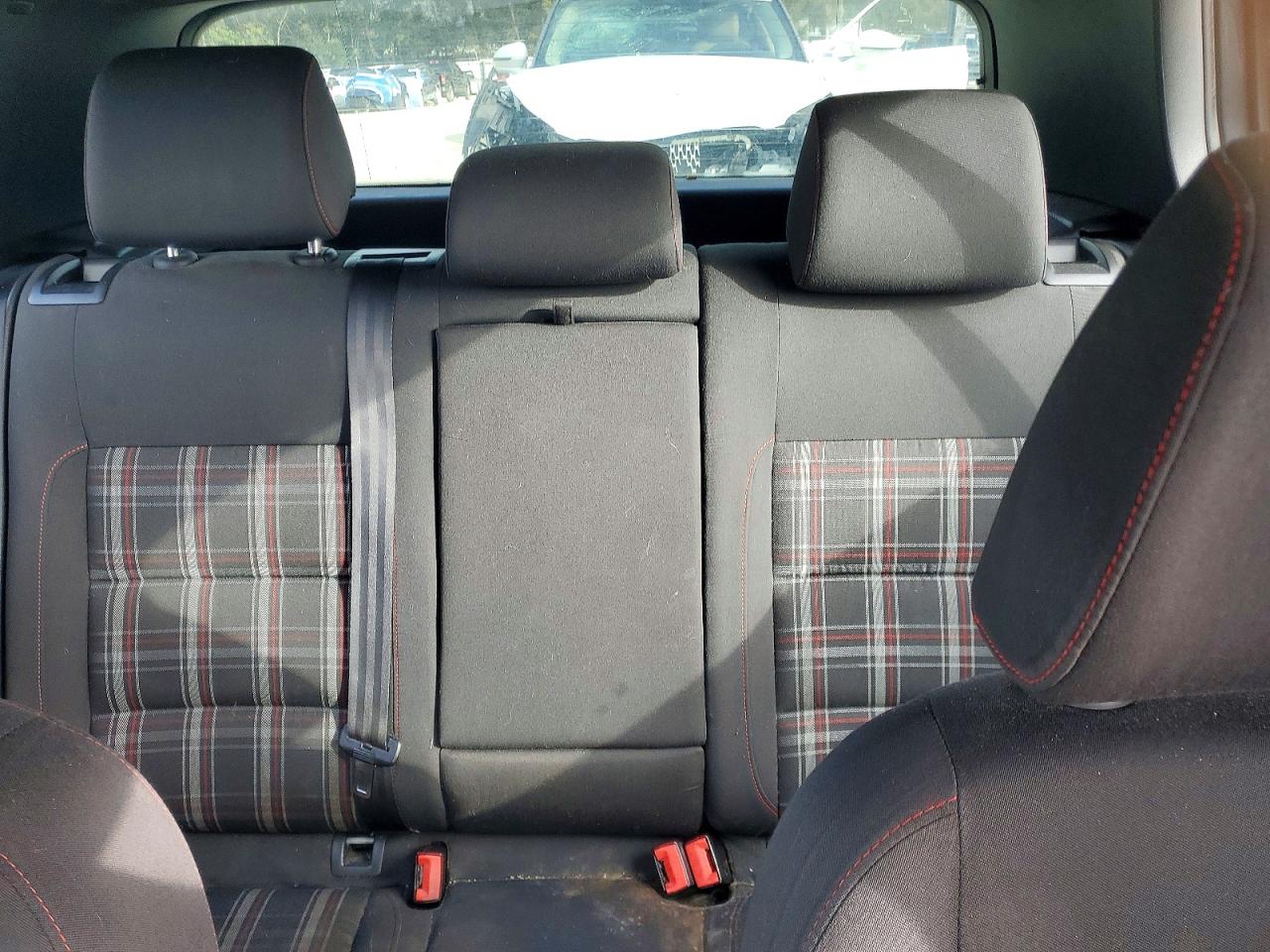 2013 VOLKSWAGEN GTI photo 19