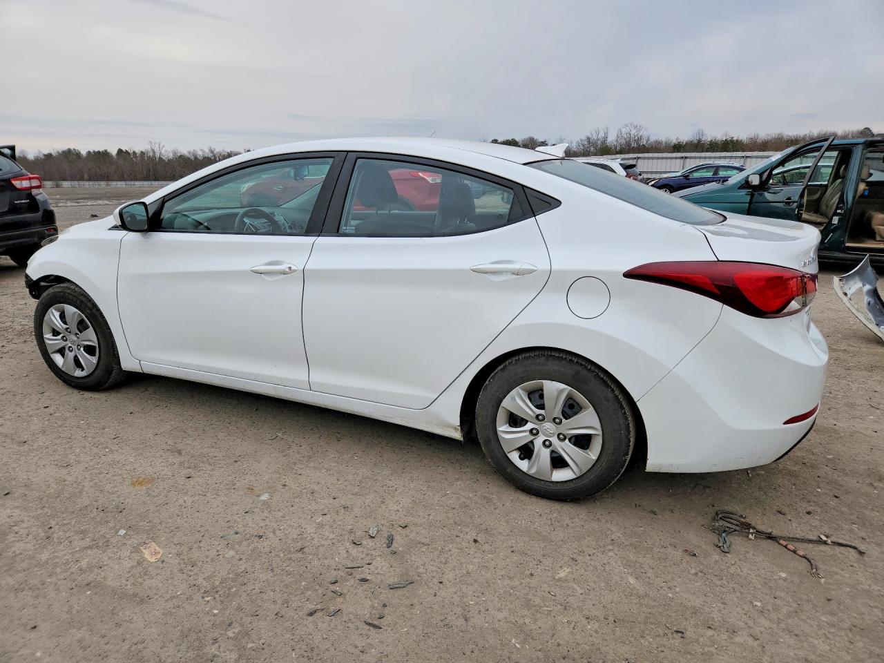 2016 HYUNDAI ELANTRA SE photo 4